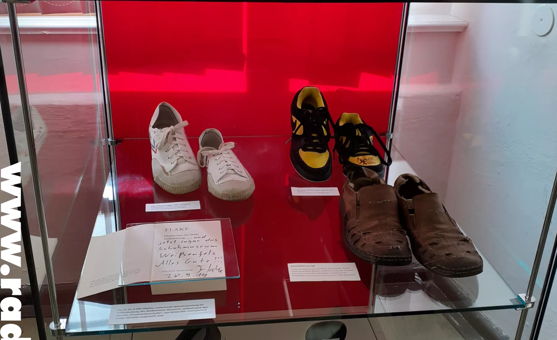 Schuhe von Rammstein-Mitglied Flake im Schuhmuseum Weißenfels