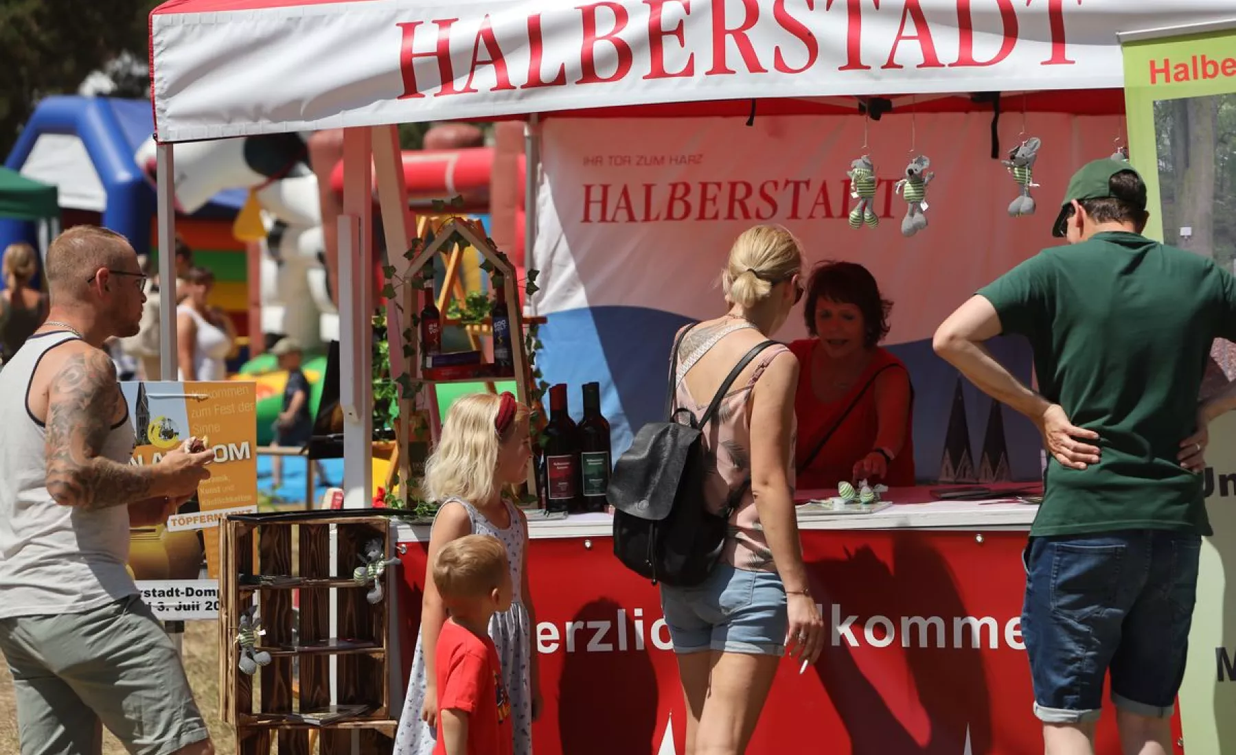 Ein Verkaufsstand der Stadt Halberstadt auf dem 23. Harzer Landwirtschaftsfest