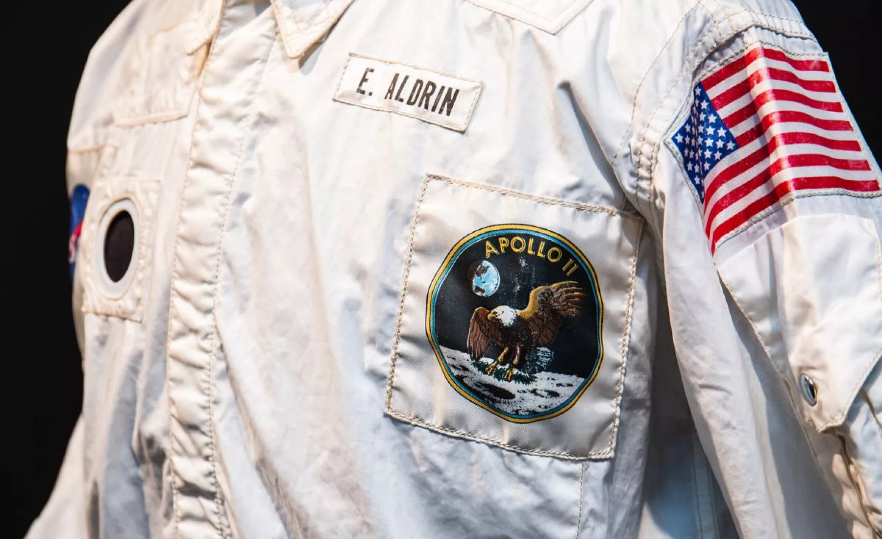 USA, New York: Die Jacke, mit der Ex-Astronaut Buzz Aldrin vor rund einem halben Jahrhundert an Bord der "Apollo 11"-Mission zum Mond flog