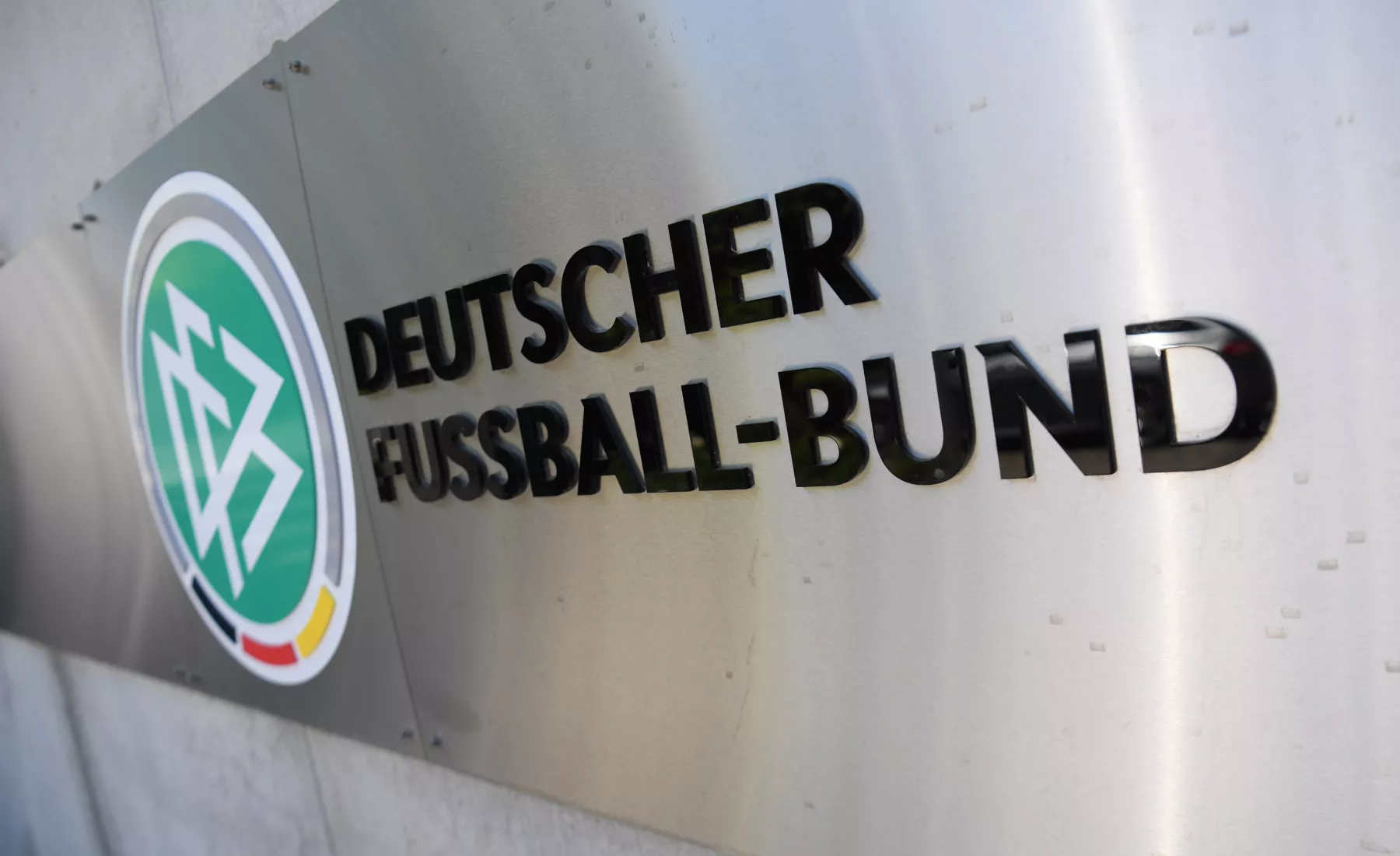 DFB-Logo und Schriftzug