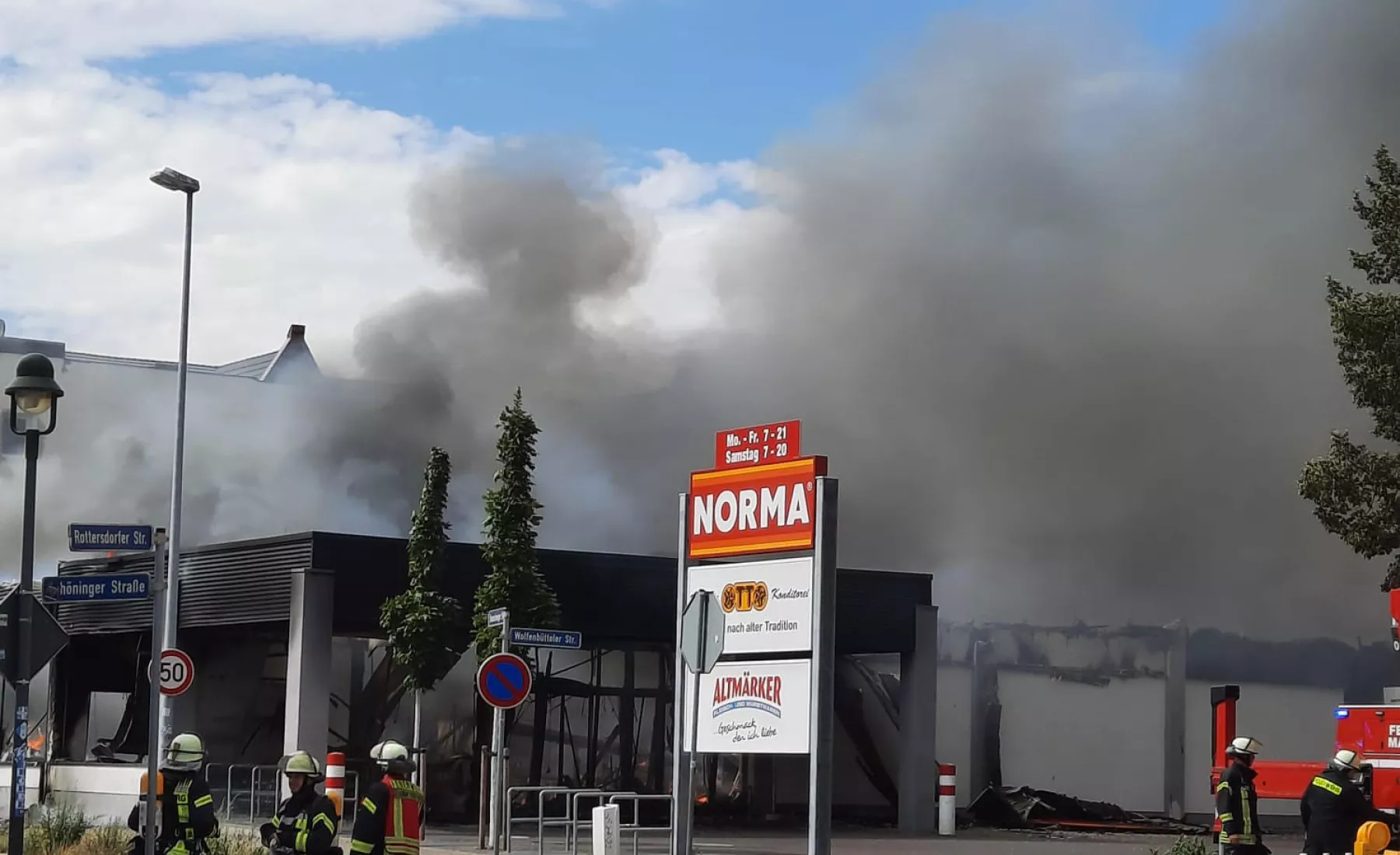 Supermarkt in Magdeburg brennt