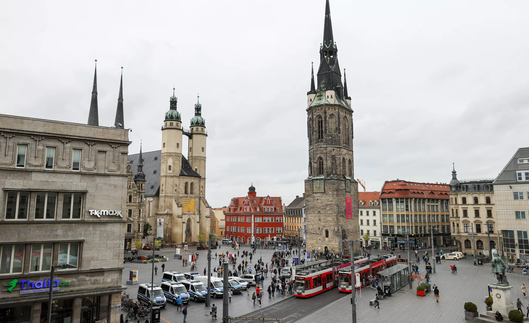 Der Marktplatz Halle (Saale) mit den beiden Hausmannstürmen der Marktkirche