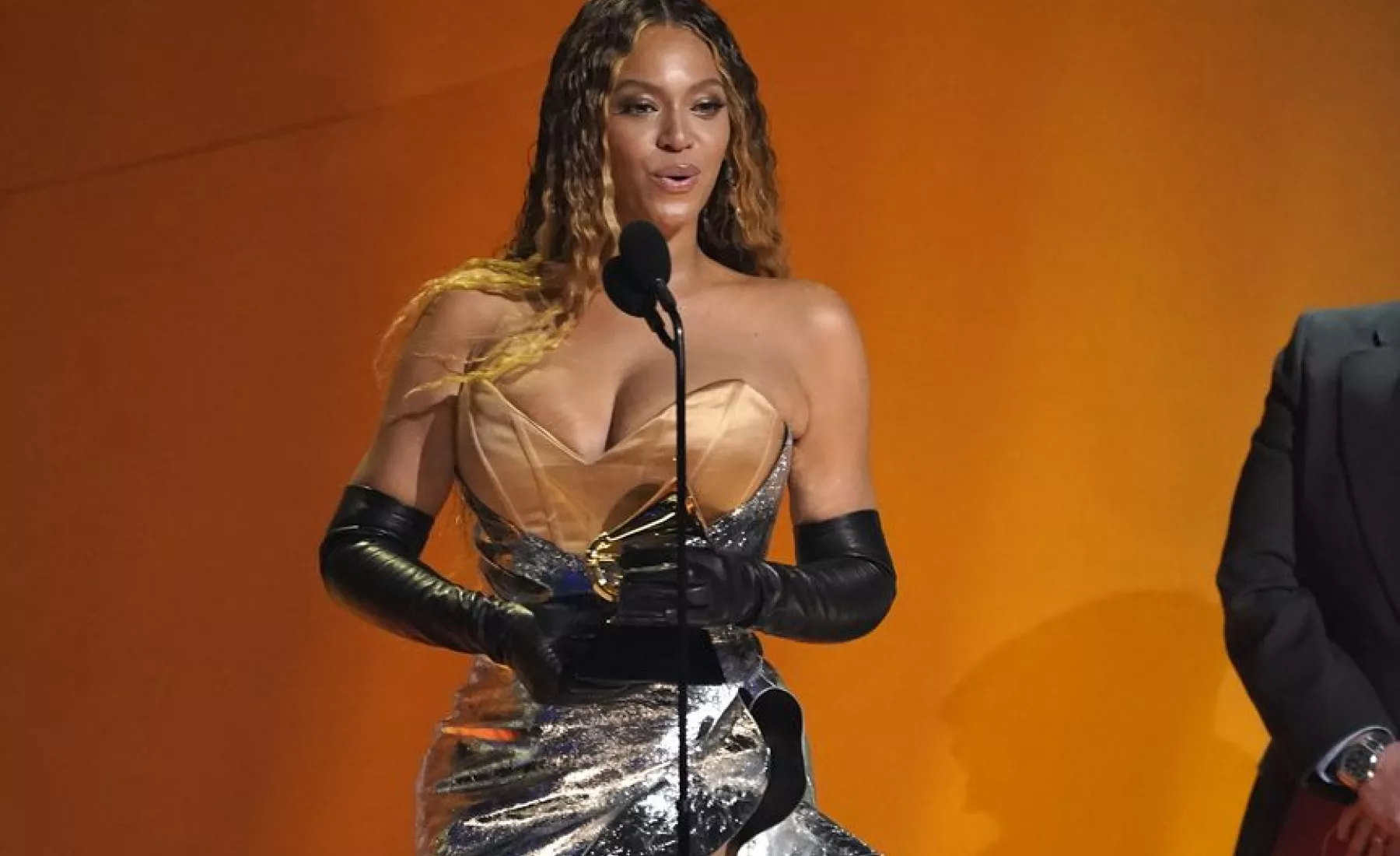 Beyonce nimmt den Preis für das beste Dance/Electronic Music Album für "Renaissance" bei der Verleihung der 65. Grammy Awards entgegen