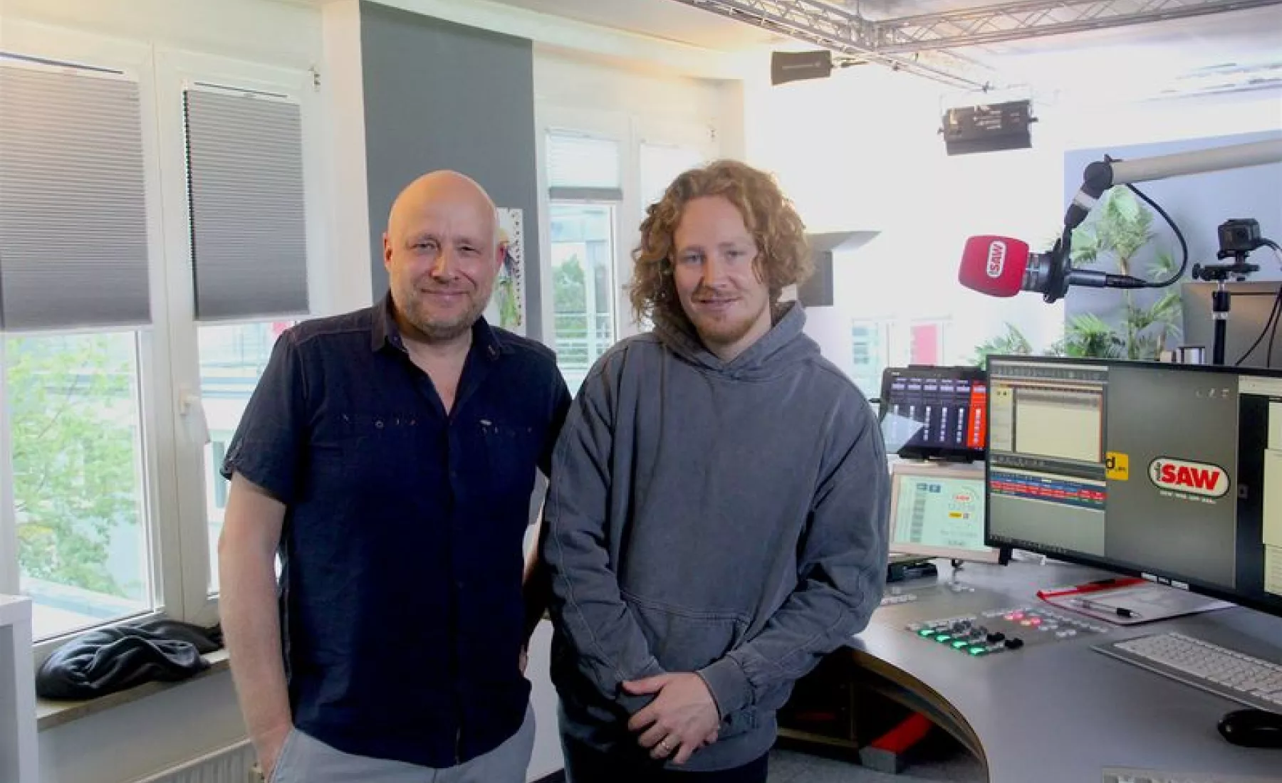 Michael Schulte und Ingolf Kloss 2023 im radio SAW Funkhaus