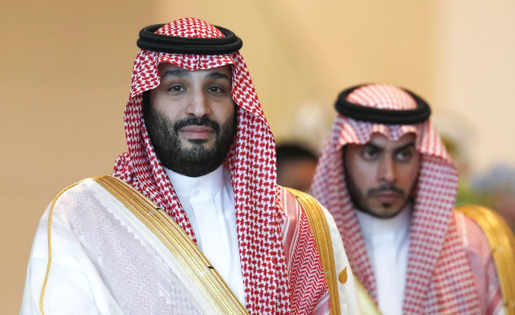 Mohammed bin Salman (l), Kronprinz von Saudi-Arabien, trifft für den informellen Dialog der Apec-Leiter ein, der im Rahmen des Apec-Gipfels stattfindet. 