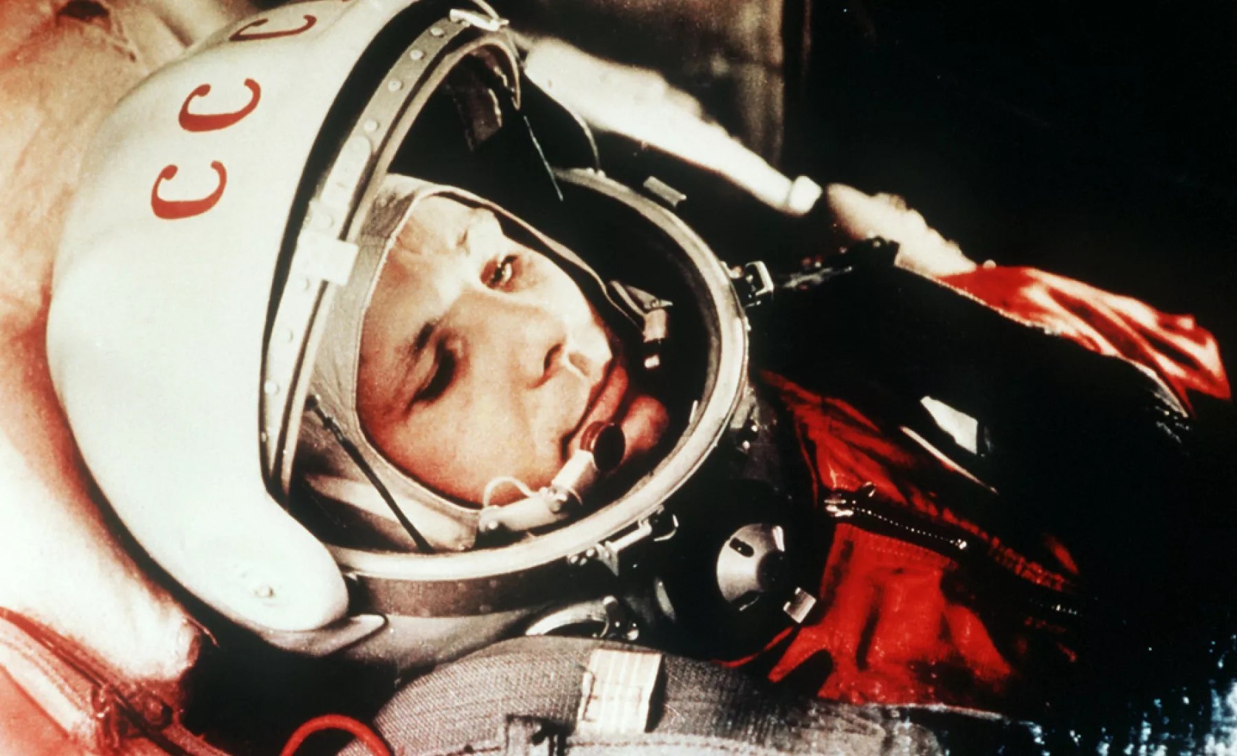 Juri Gagarin in seinem Raumanzug, kurz vor dem Start zum ersten bemannten Weltraumflug vom Weltraumbahnhof Baikonur