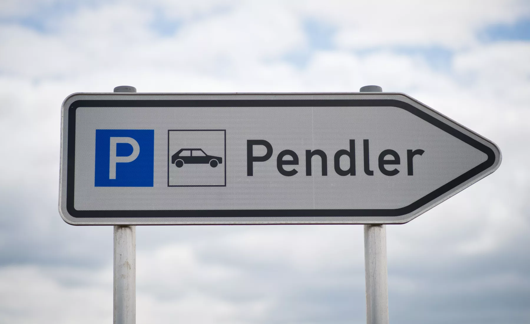 Hinweisschild Pendler Parkplatz
