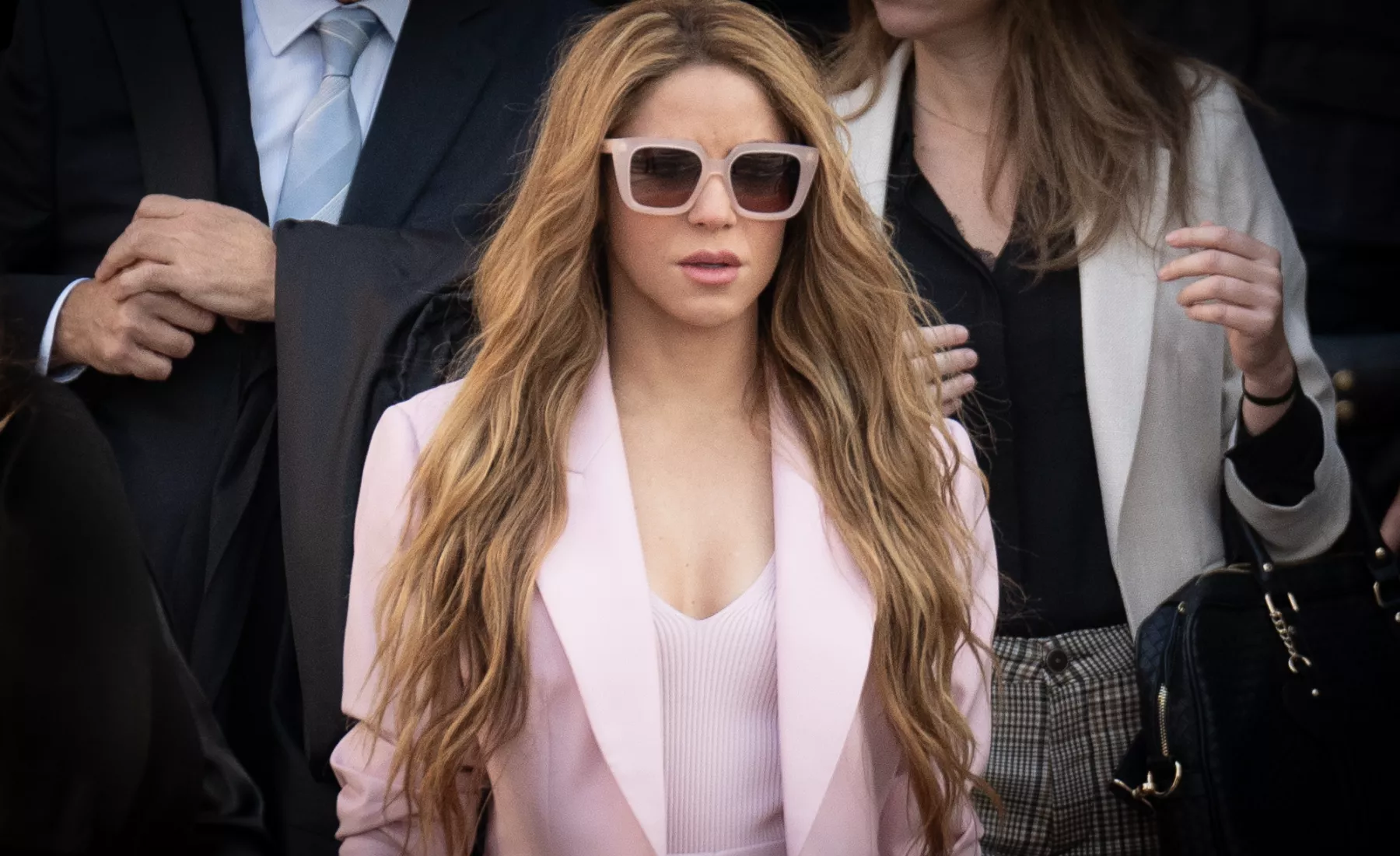 Die Sängerin Shakira verlässt das Gericht