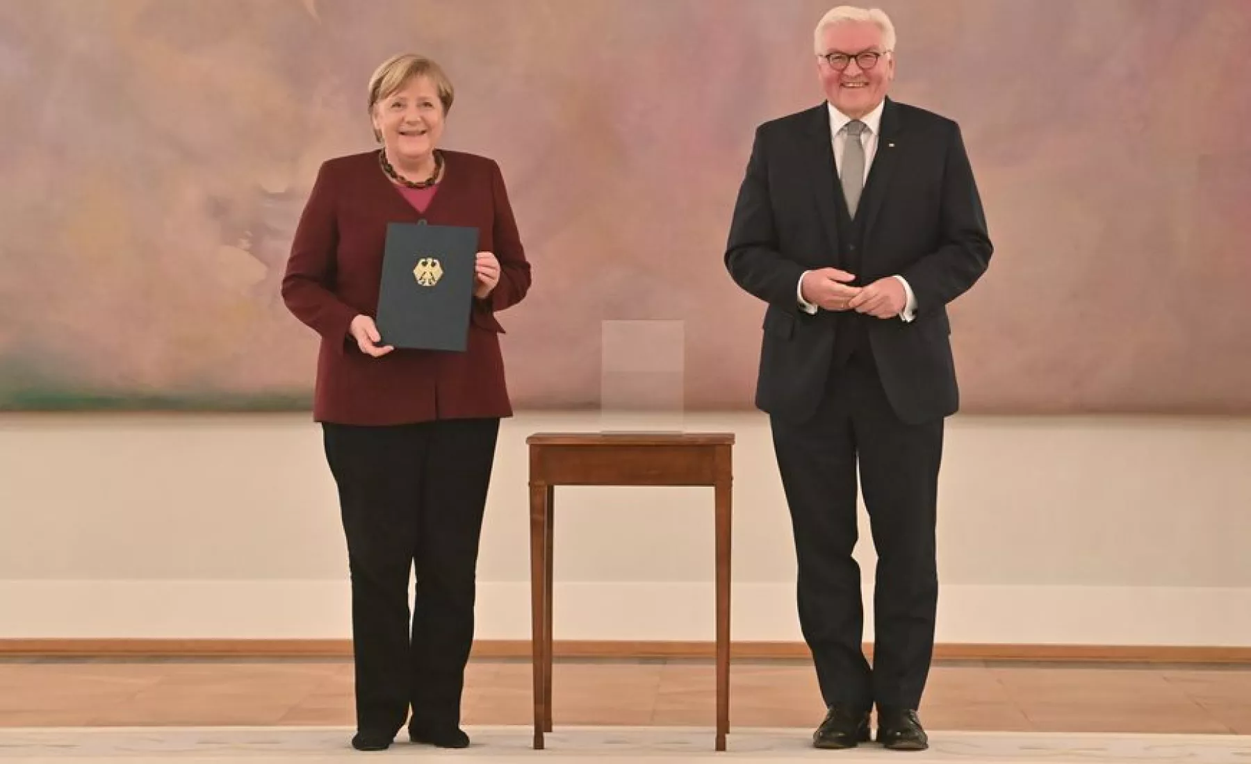 Präsident Steinmeier und Angela Merkel