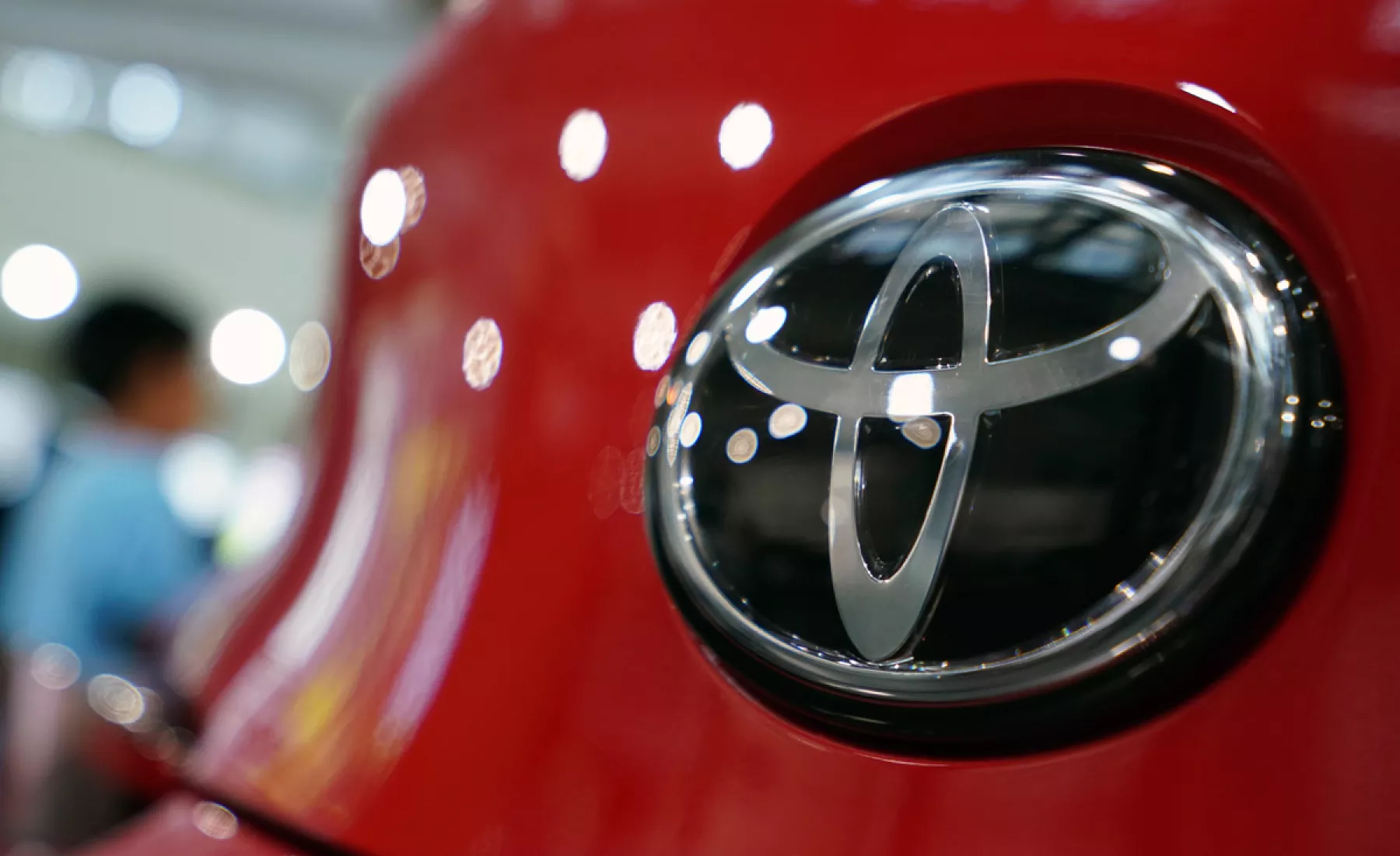 Logo von Toyota an einem Auto