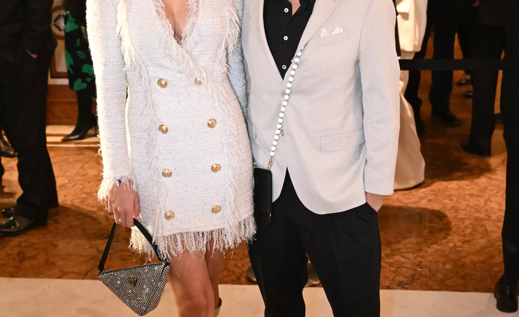 Marc Terenzi und Verena Kerth stehen vor der Gala zur Verleihung der Best Brands Awards 2023 im Hotel "Bayerischer Hof" auf dem weißen Teppich.