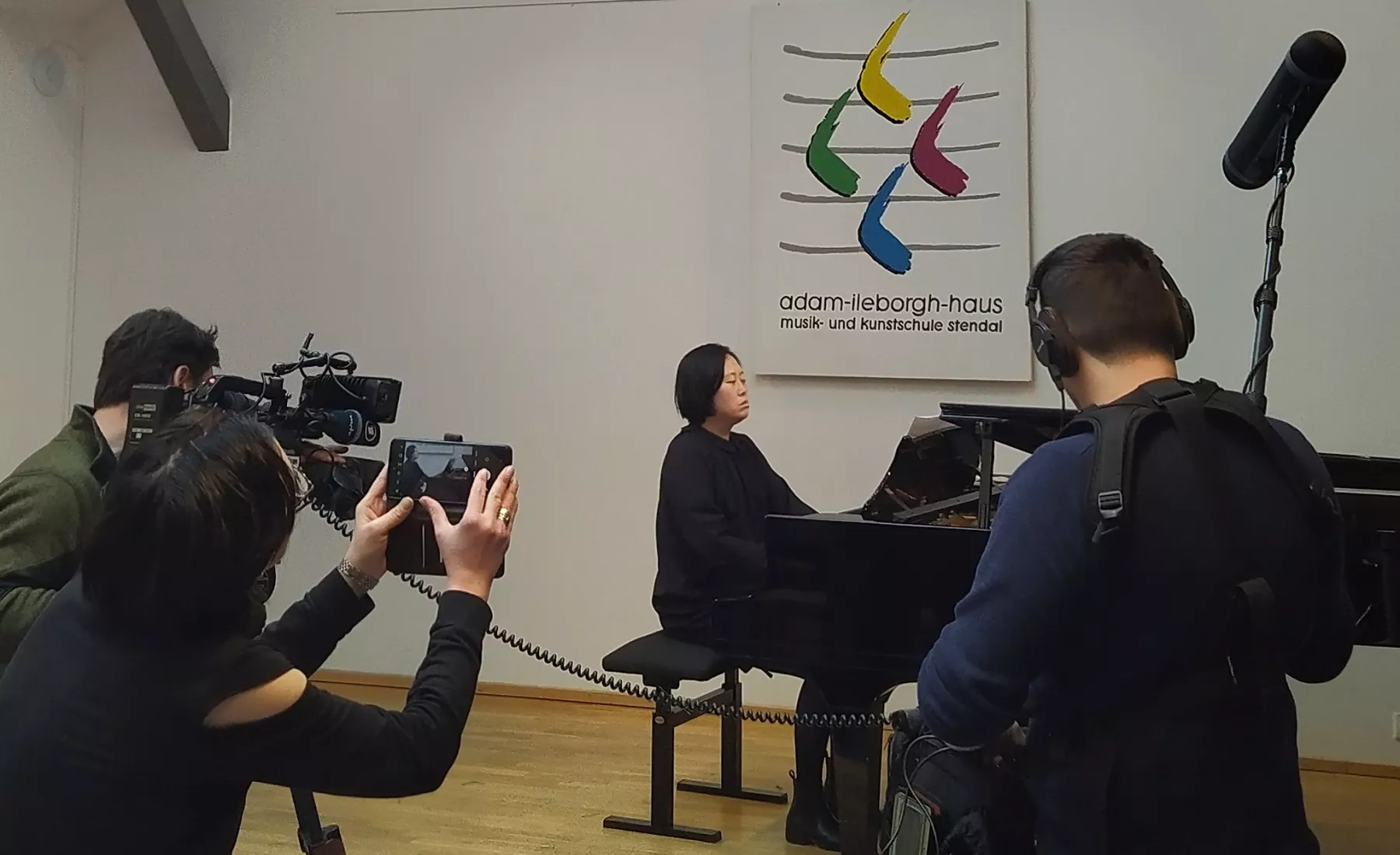 Pianistin Haesung Bahr präsentiert Warteschleifen-Musikstück