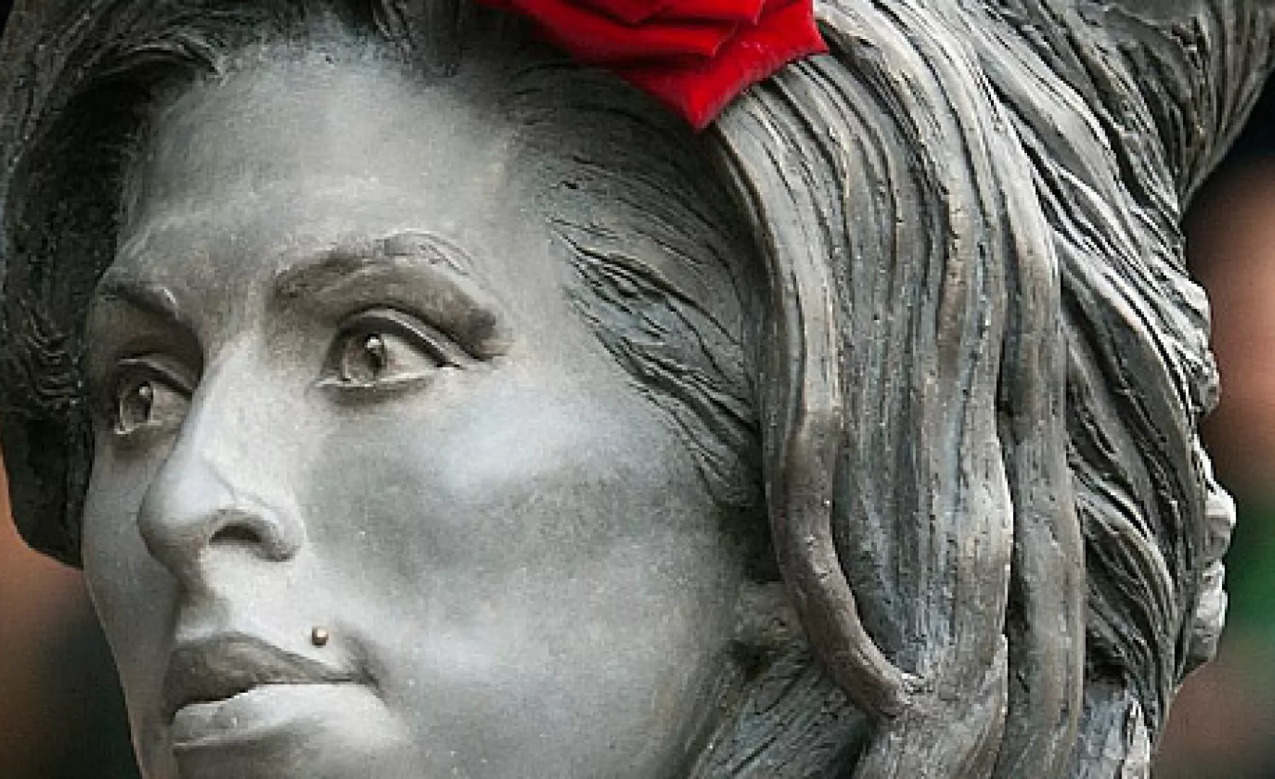 Amy Winehouse Statue