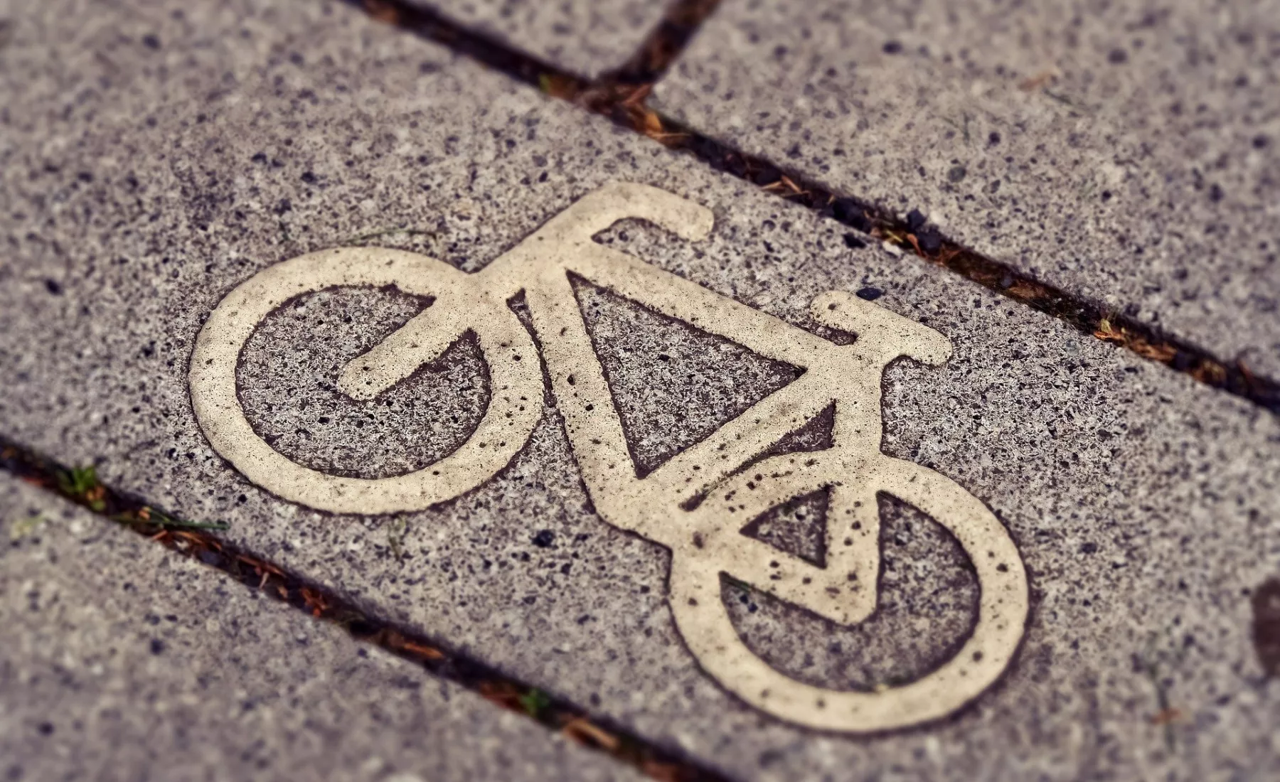 Fahrradsymbol auf einem Radweg