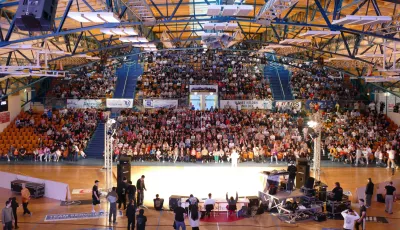 Die volle Anhalt-Arena Dessau bei einem Event