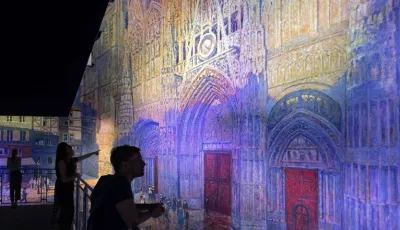Kathedrale von Monet mit Besuchern