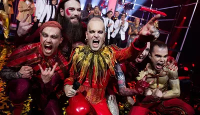 Lord Of The Lost feiern beim Vorentscheid "Eurovision Song Contest 2023 - Unser Lied für Liverpool" auf der Bühne ihren Sieg.