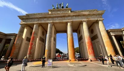 Brandenburger Tor besprüht von Klimaaktivisten