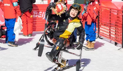 Anna-Lena Forster aus Deutschland jubelt über Platz 2 beim Para Ski Alpin in der Kategorie sitzend