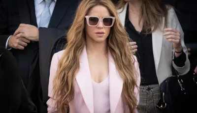 Die Sängerin Shakira verlässt das Gericht