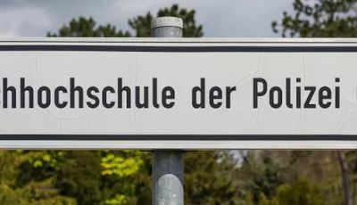 Schild Fachhochschule Aschersleben Polizei