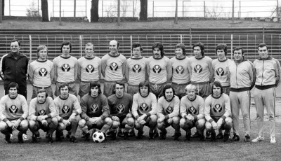 Der damalige Fußball-Bundesligist Eintracht Braunschweig präsentiert sich am 26.01.1973 vor der Rückrunde in den neuen Trikots mit der Jägermeister-Werbung