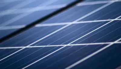 Symbolbild: Photovoltaik-/Solaranlage