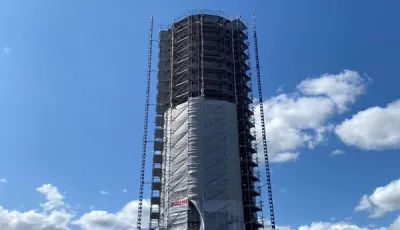 Der Genthiner Wasserturm mit Baugerüst