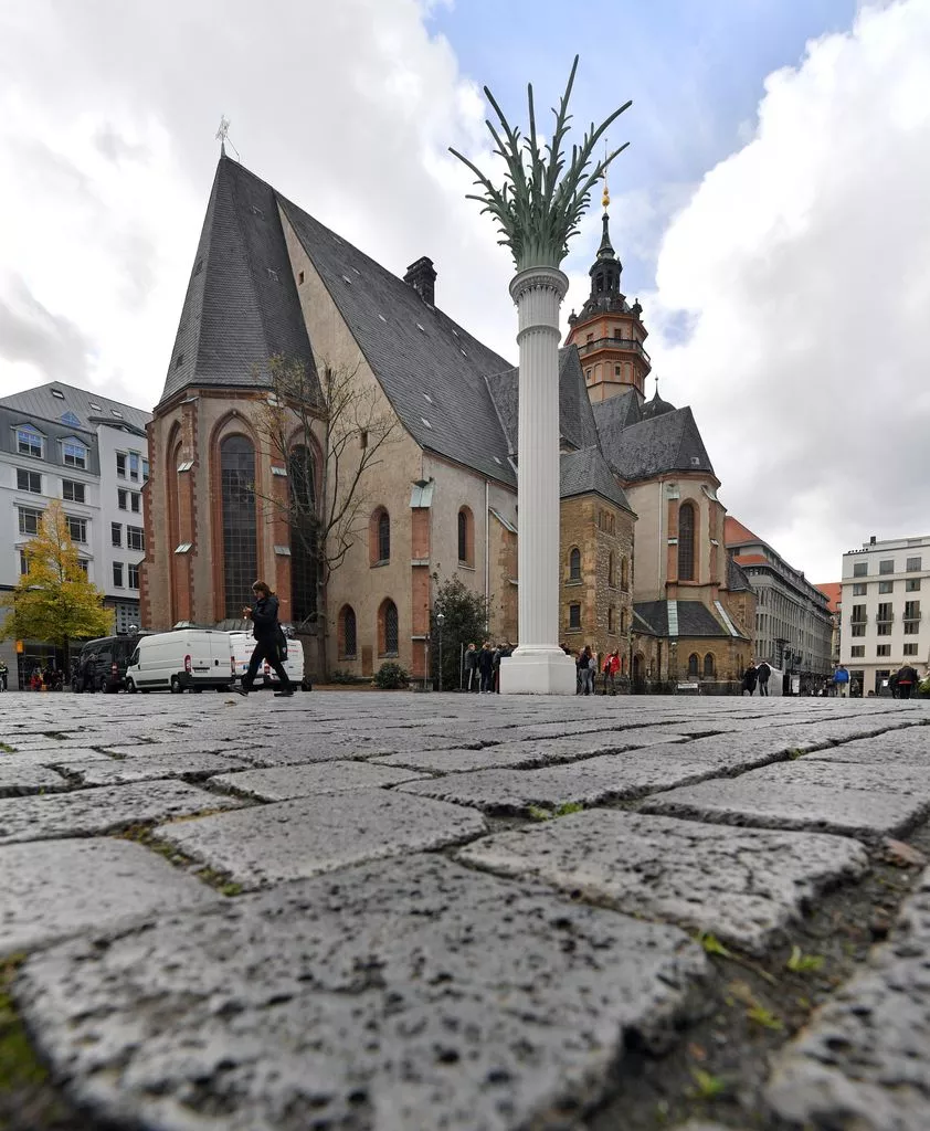 Blick auf die Nikolaisäule und die Nikolaikirche in Leipzig - von hier wird die Aktion moderiert.  