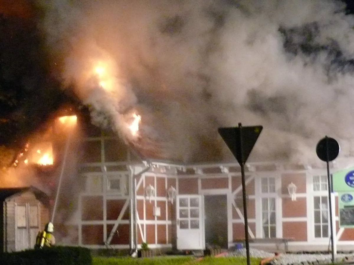  Feuer zerstört Gaststätte 