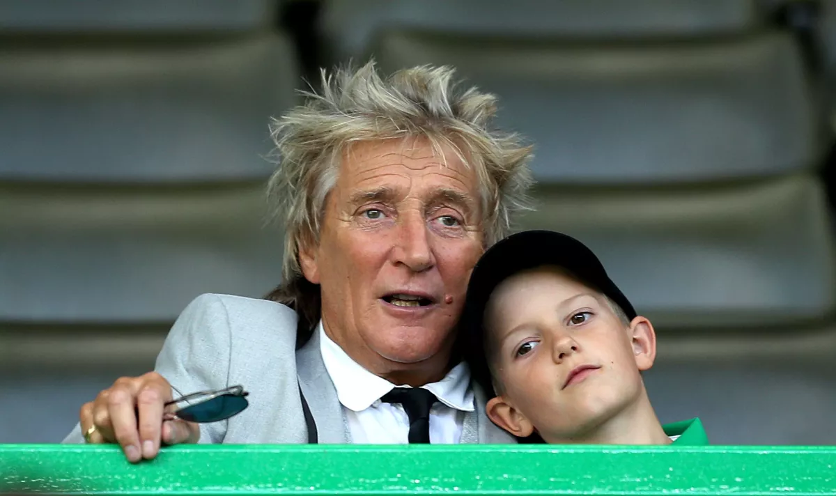 Rod Stewart und sein Sohn Aiden bei einem Spiel von Celtic Glasgow