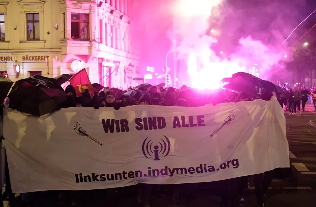 Mehrere hundert Menschen protestieren in Leipzig gegen das Verbot der Plattform «Linksunten.Indymedia»