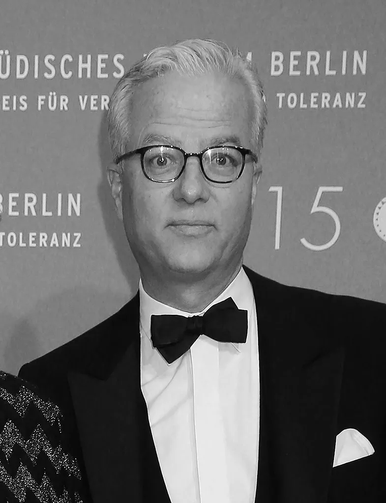 Fritz von Weizsäcker steht beim Preis für Verständigung und Toleranz 2015 auf dem Roten Teppich