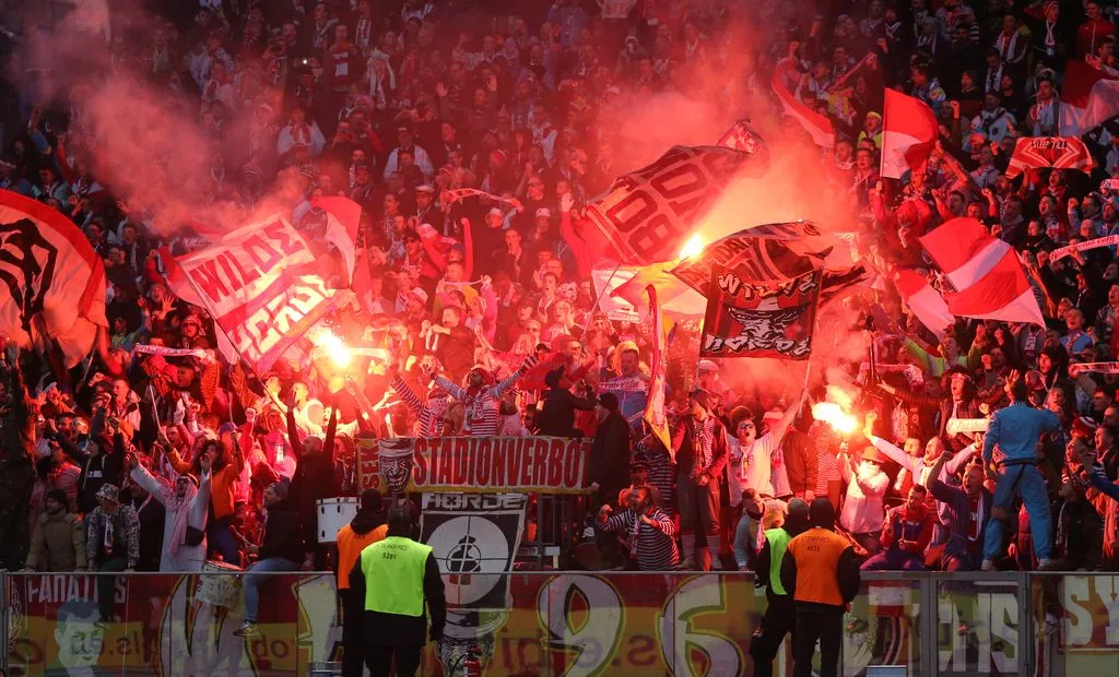 Hertha BSC - 1. FC Köln, Kölner Fans zünden bengalisches Feuer