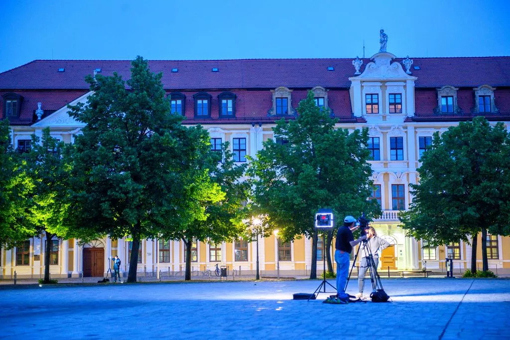 Magdeburg: Der Landtag von Sachsen-Anhalt nach Sonnenuntergang