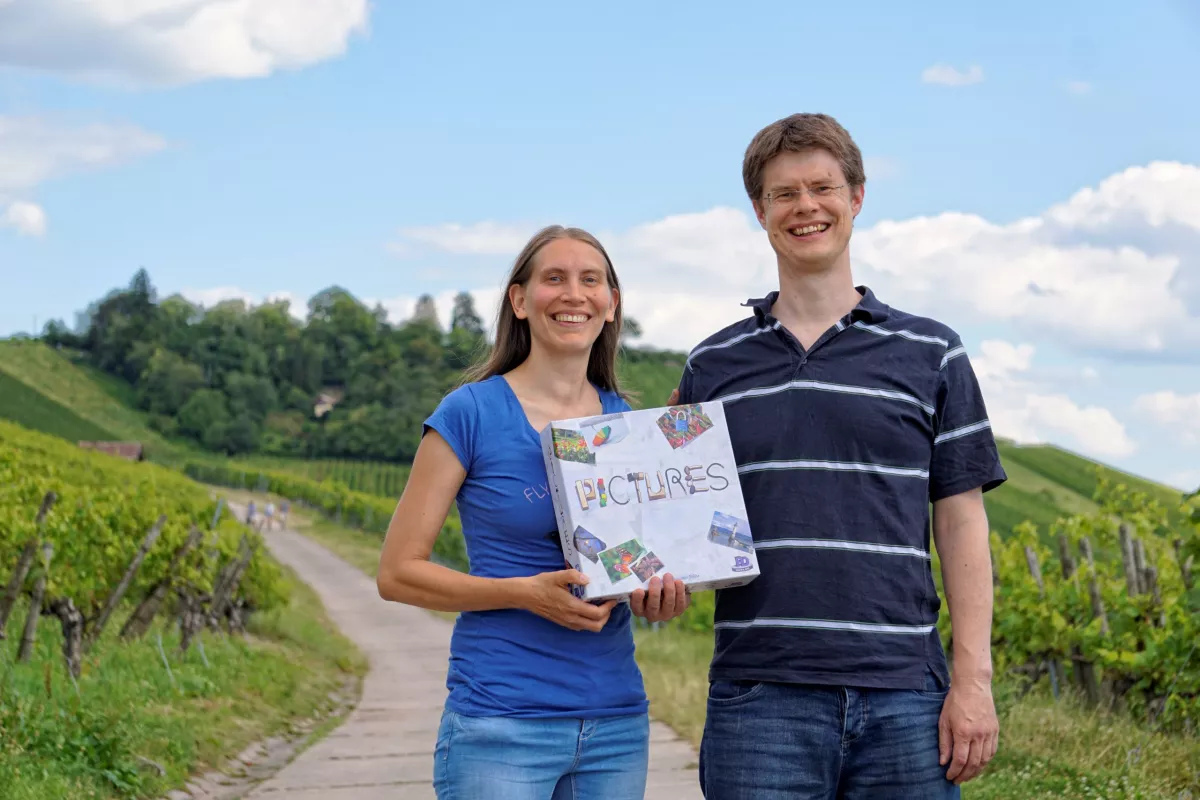 Spiele-Autoren Daniela und Christian Stöhr mit dem Spiel