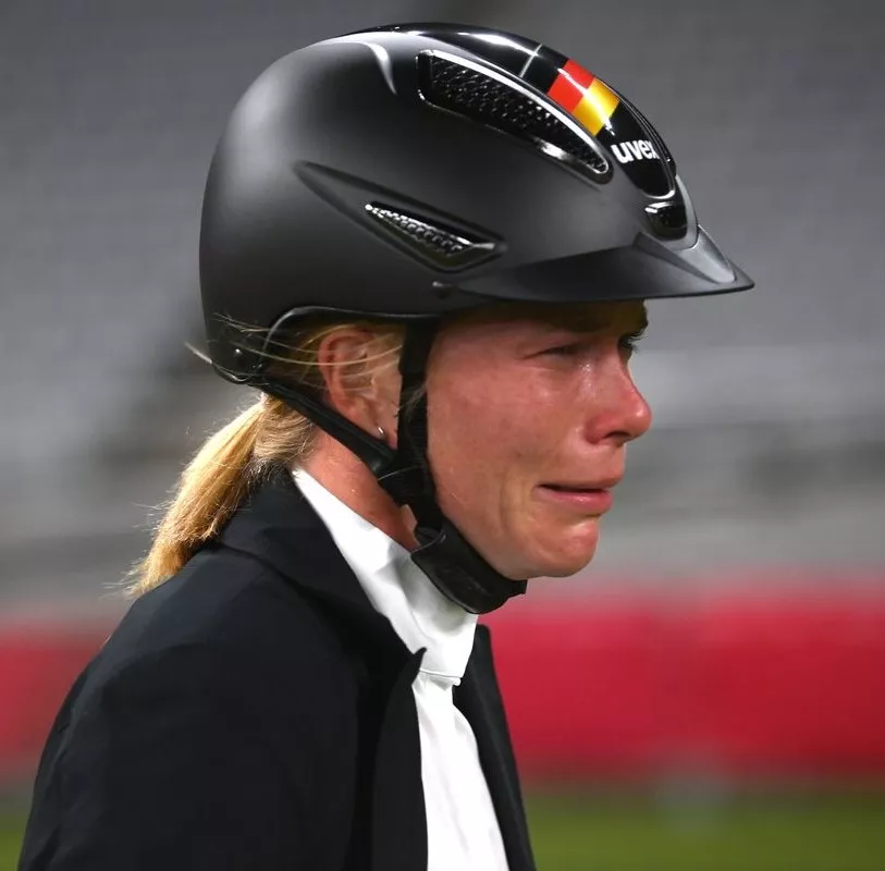 Annika Schleu aus Deutschland nach ihrer Disqualifikation.