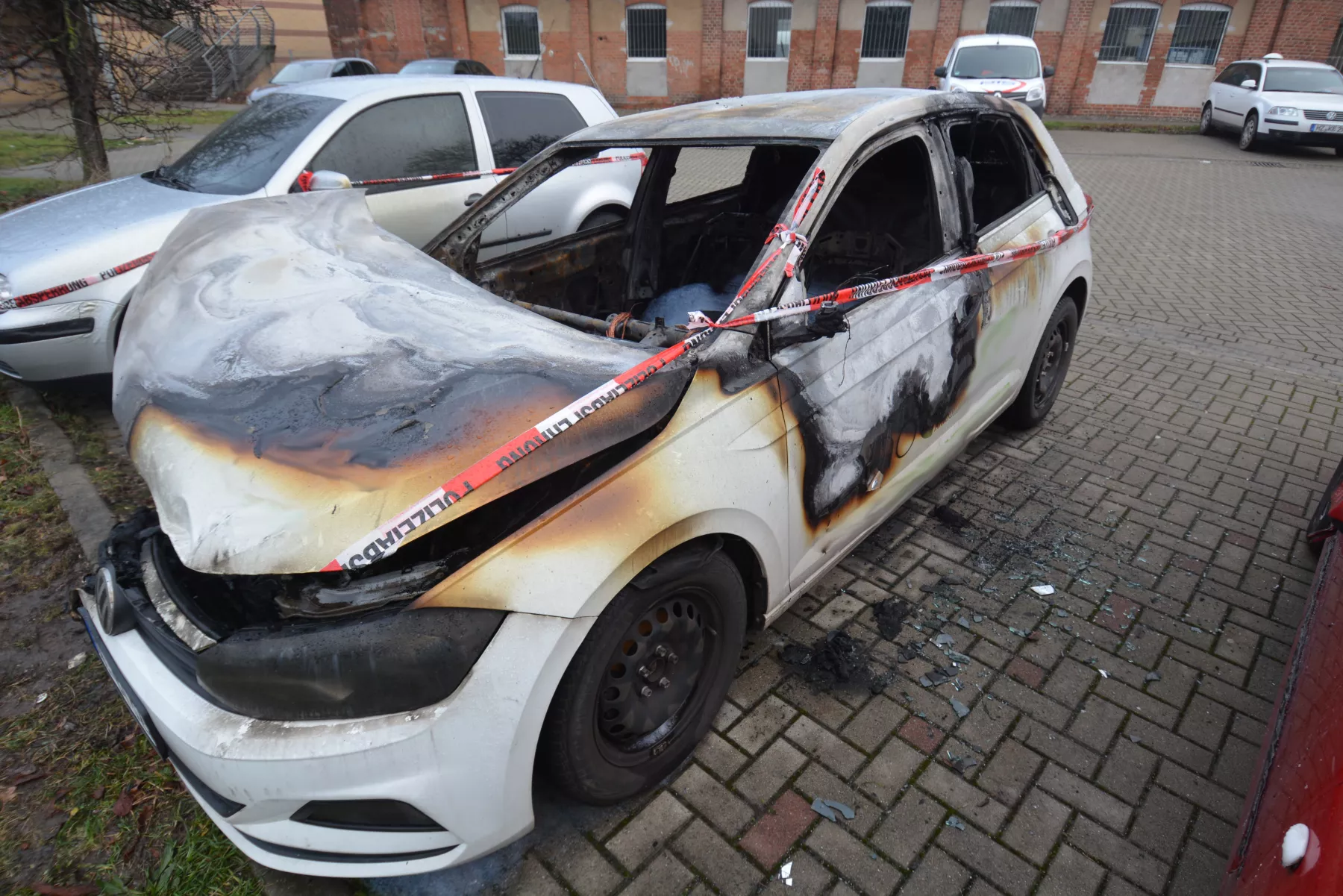 ausgebrannter PKW VW in Halberstadt