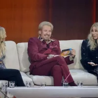 Thomas Gottschalk unterhält sich mit Cher (r) Helene Fischer während der ZDF-Show "Wetten, dass..?". 